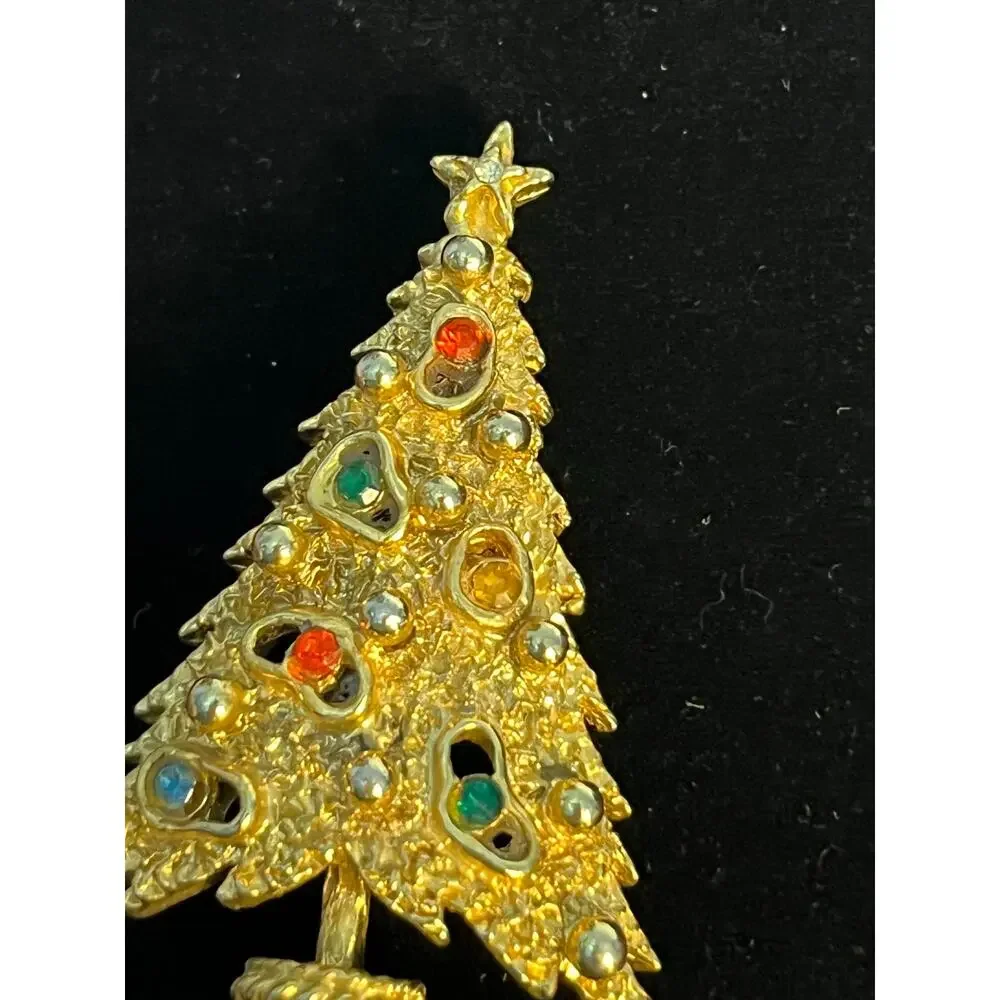 Vintage ART Christmas Tree Brooch Gold Tone Rhinestones Holidays